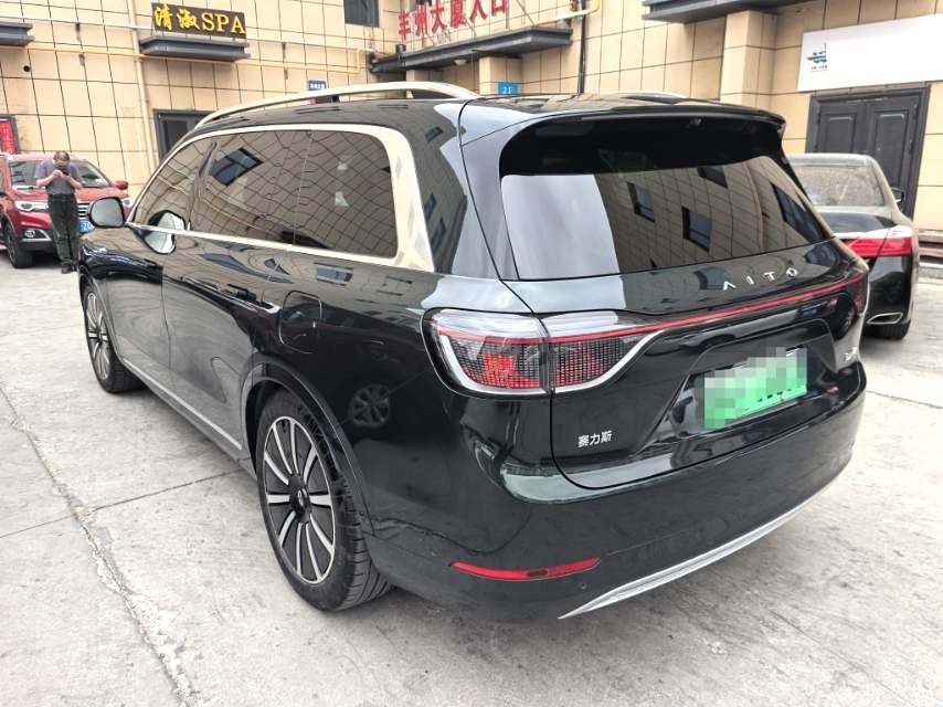问界 2024款 问界M9 增程Ultra版42kWh 自动挡（5298）