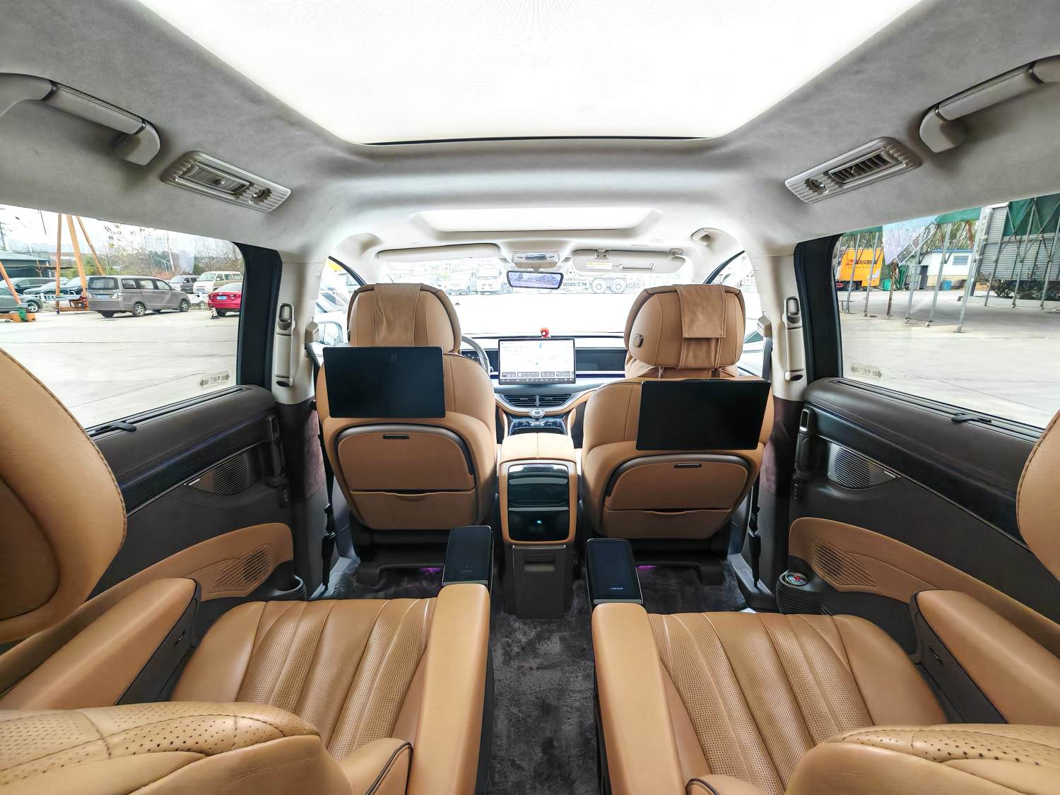 腾势 2022款 腾势D9 EV 600 四驱旗舰型 自动挡