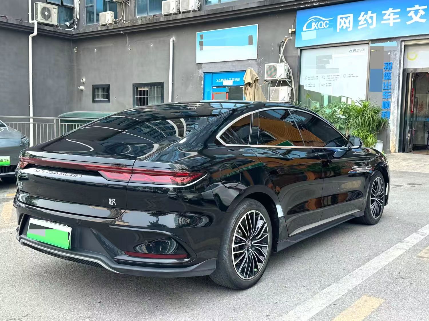 比亚迪 2022款 汉 DM-i 1.5T 无级 121KM 尊贵型 自动挡（2158）