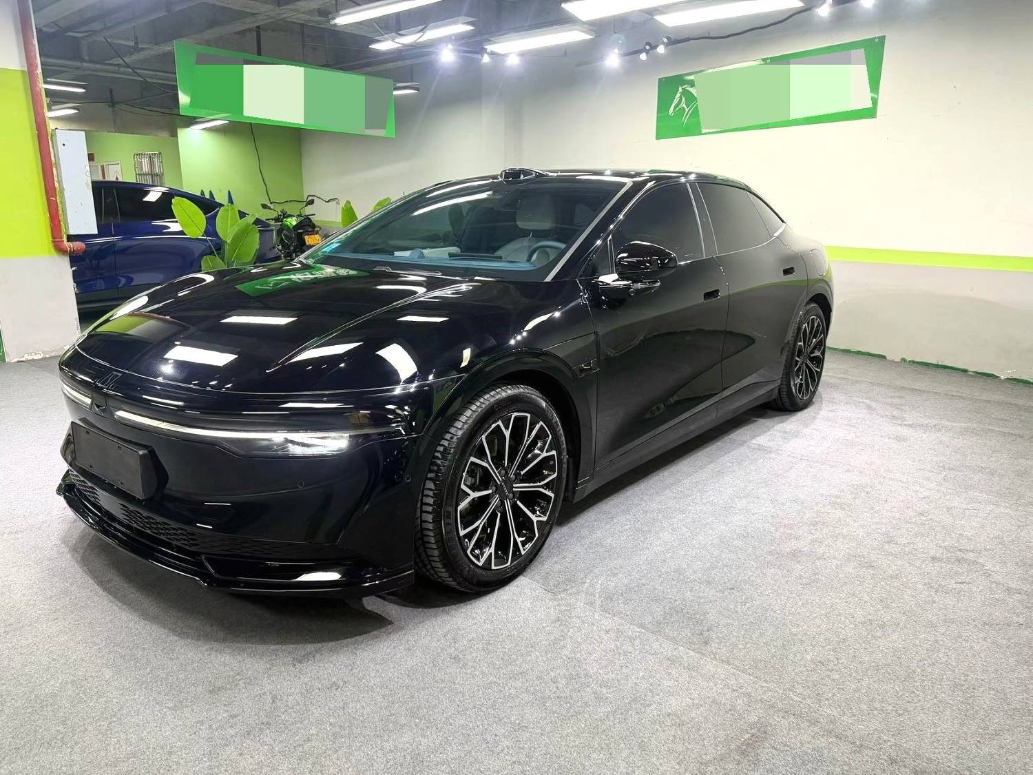 极氪 2025款 极氪007 长续航后驱智驾版 100kWh 自动挡（2299）
