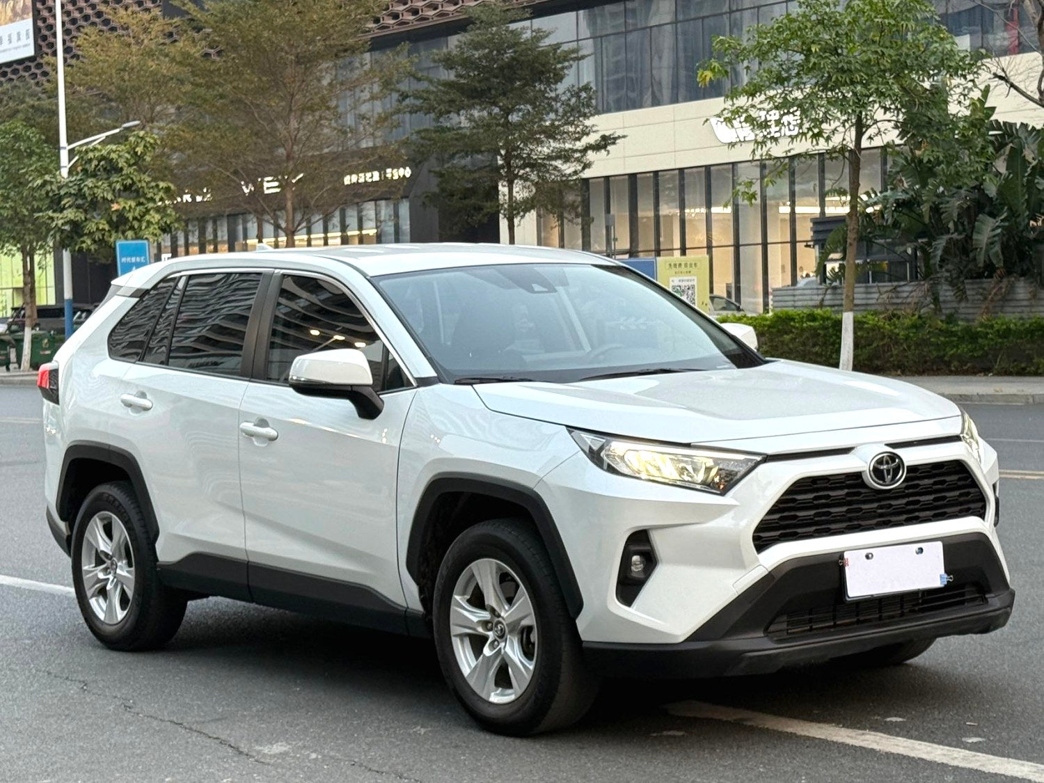 丰田 2024款 RAV4荣放 2.0 无级 两驱都市版 自动挡（1698）