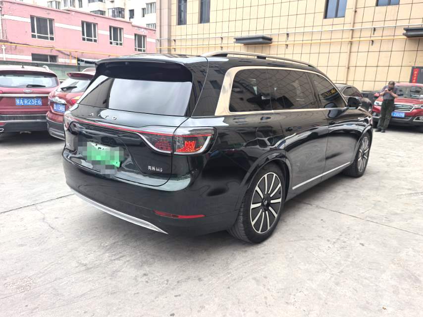 问界 2024款 问界M9 增程Ultra版42kWh 自动挡（5298）
