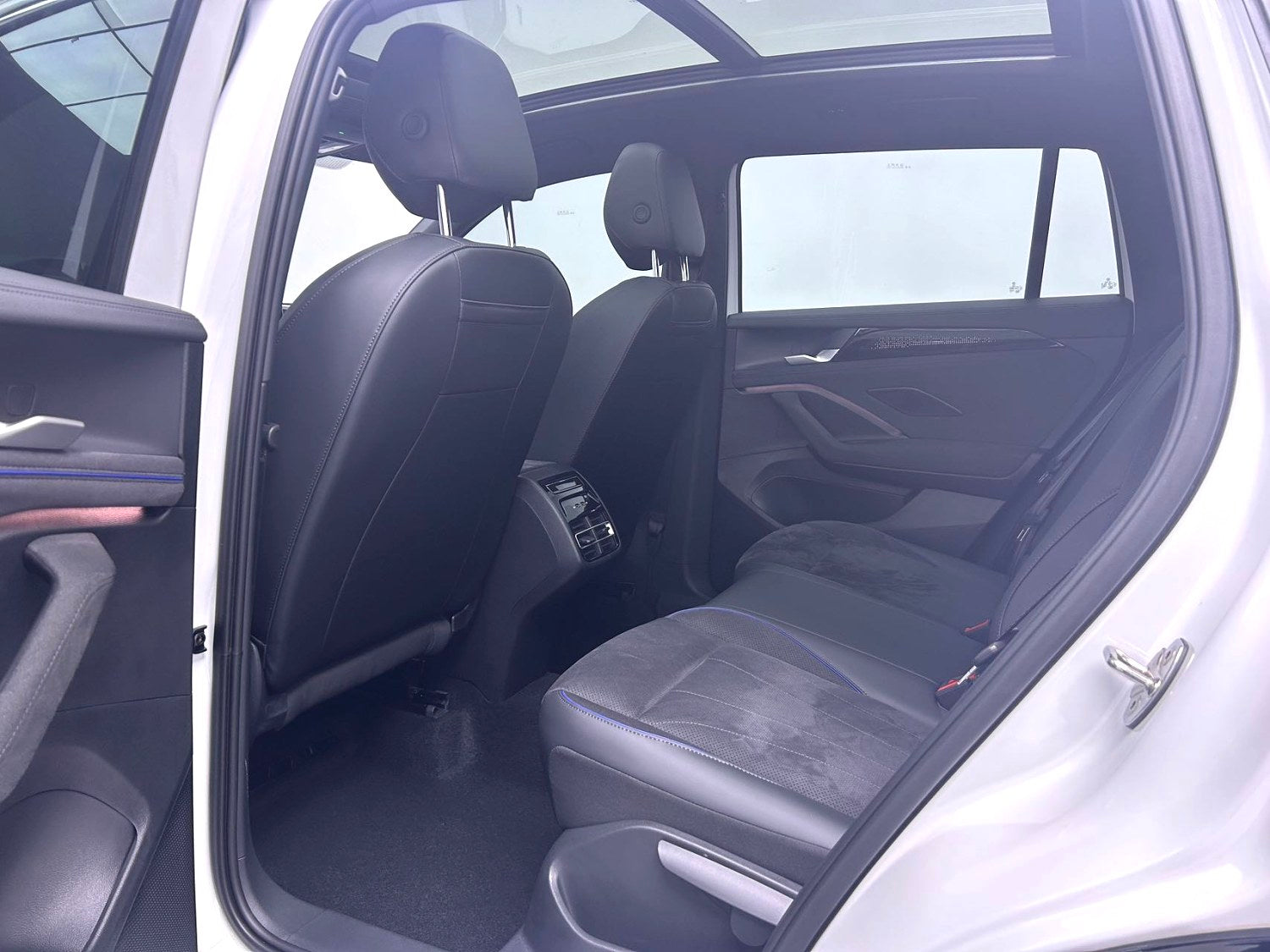 大众 2025款 途观L PRO 2.0TSI 380TSI 四驱R-Line智尊版 自动挡（266800）