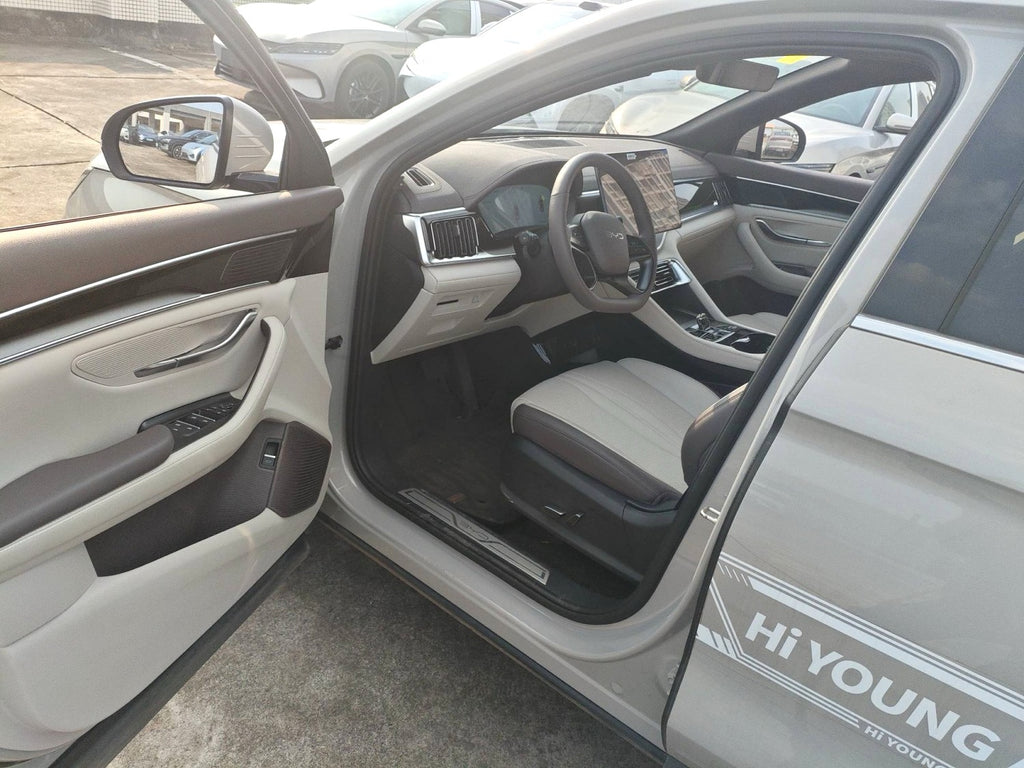 比亚迪 宋PLUS新能源 2025款 宋PLUS EV 智驾版 605km 旗舰型 自动挡（1758）