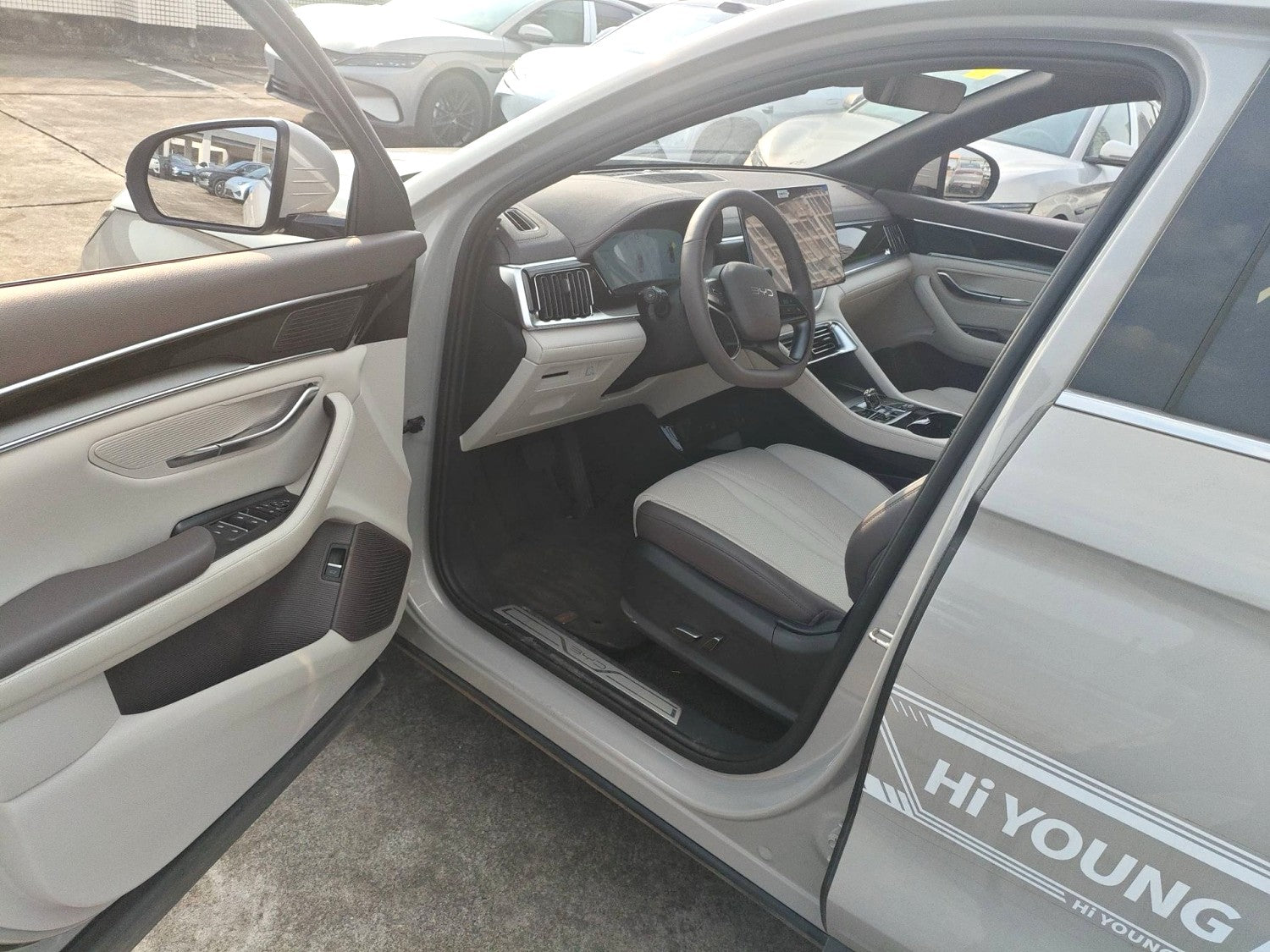 比亚迪 宋PLUS新能源 2025款 宋PLUS EV 智驾版 605km 旗舰型 自动挡（1758）