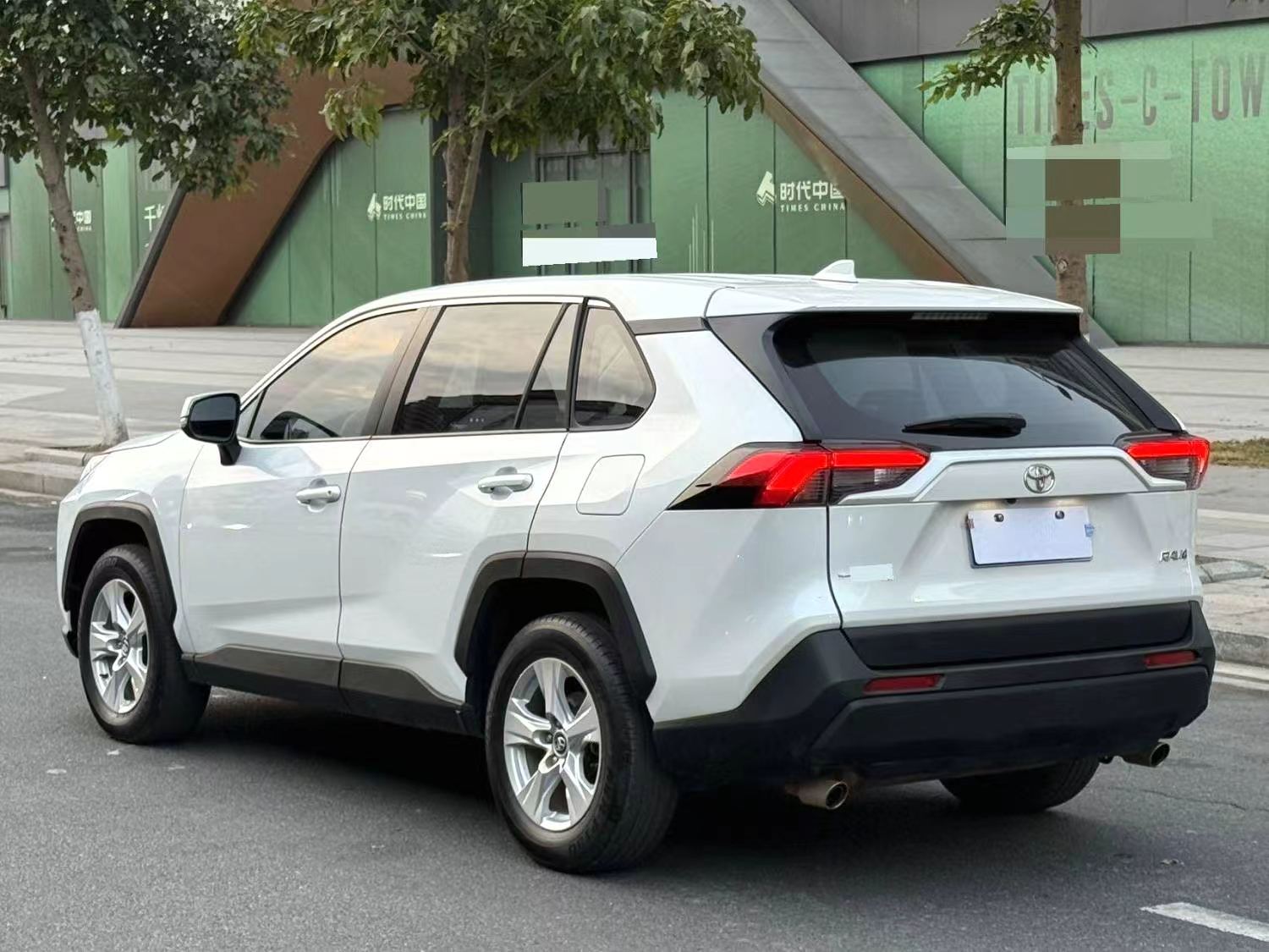 丰田 2024款 RAV4荣放 2.0 无级 两驱都市版 自动挡（1698）