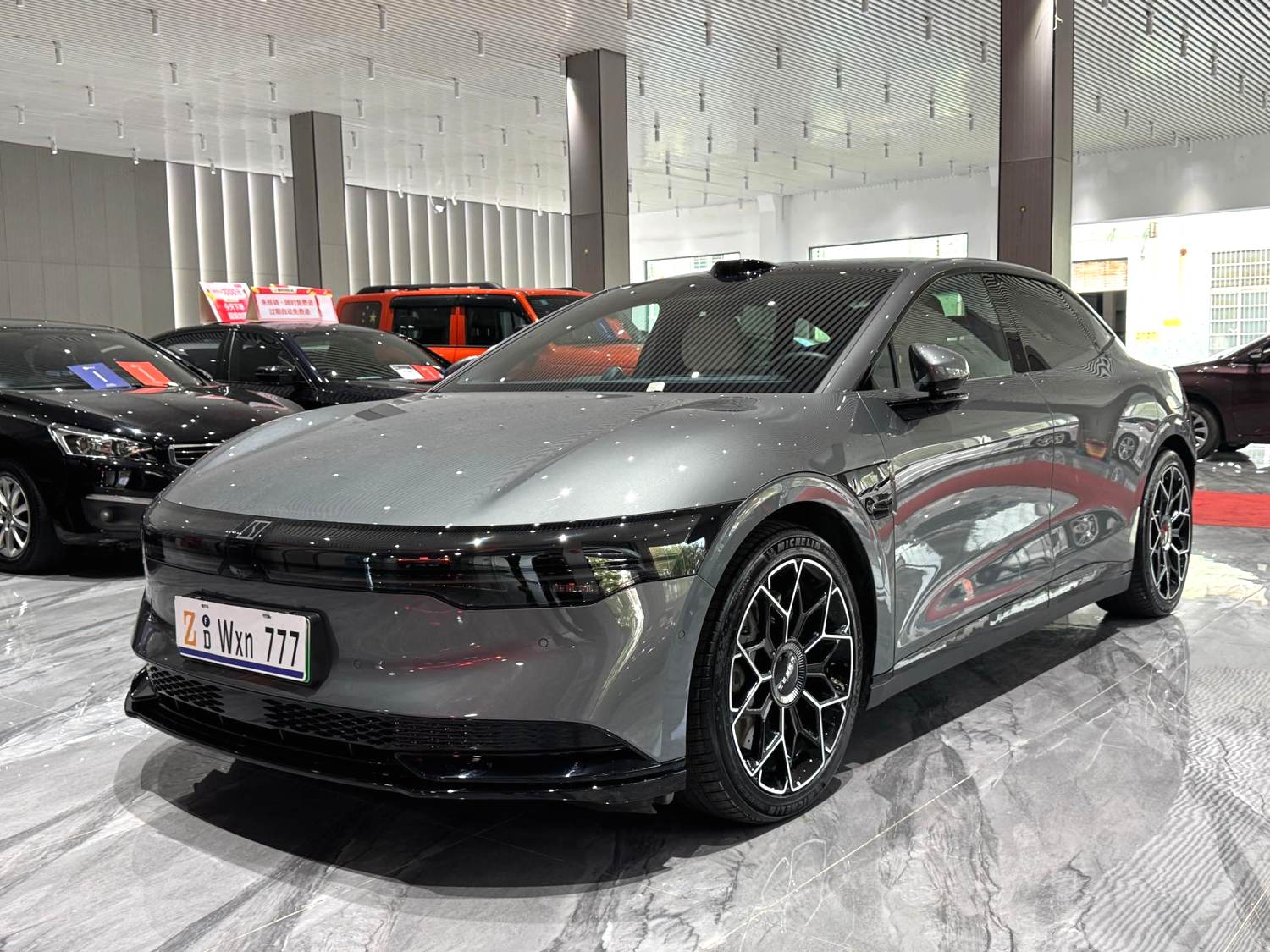 极氪 2024款 极氪007 四驱智驾版 100kWh 自动挡（2899）