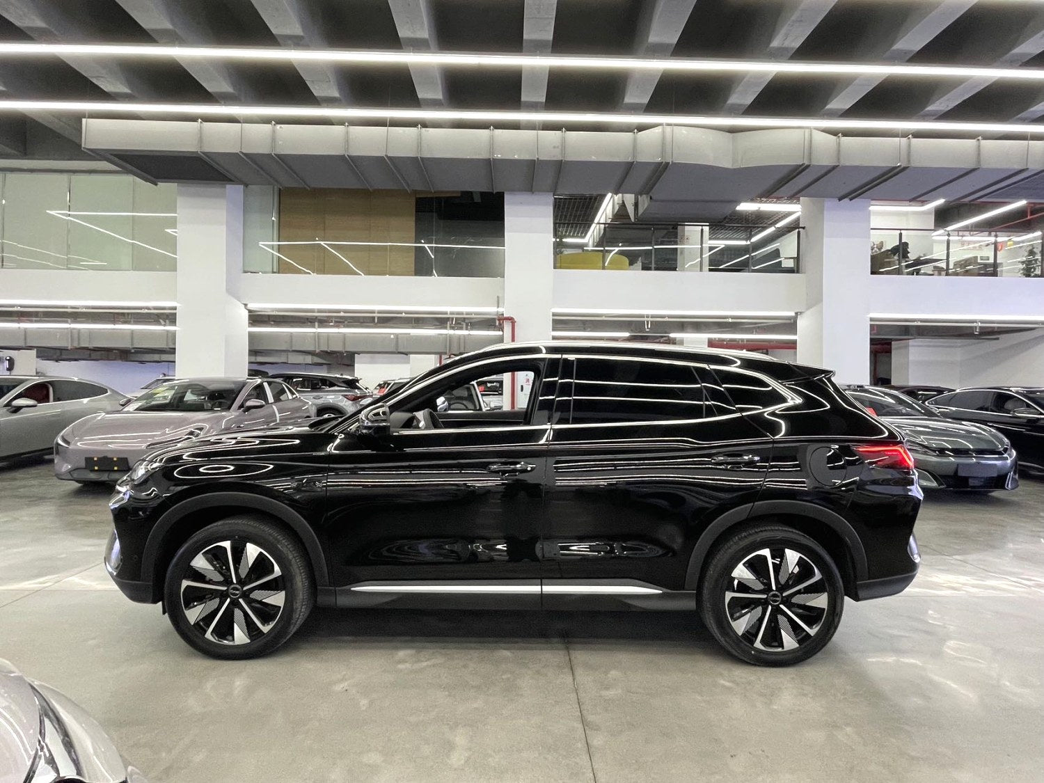 比亚迪 宋PLUS新能源 2025款 宋PLUS EV 智驾版 520km 尊贵型 自动挡