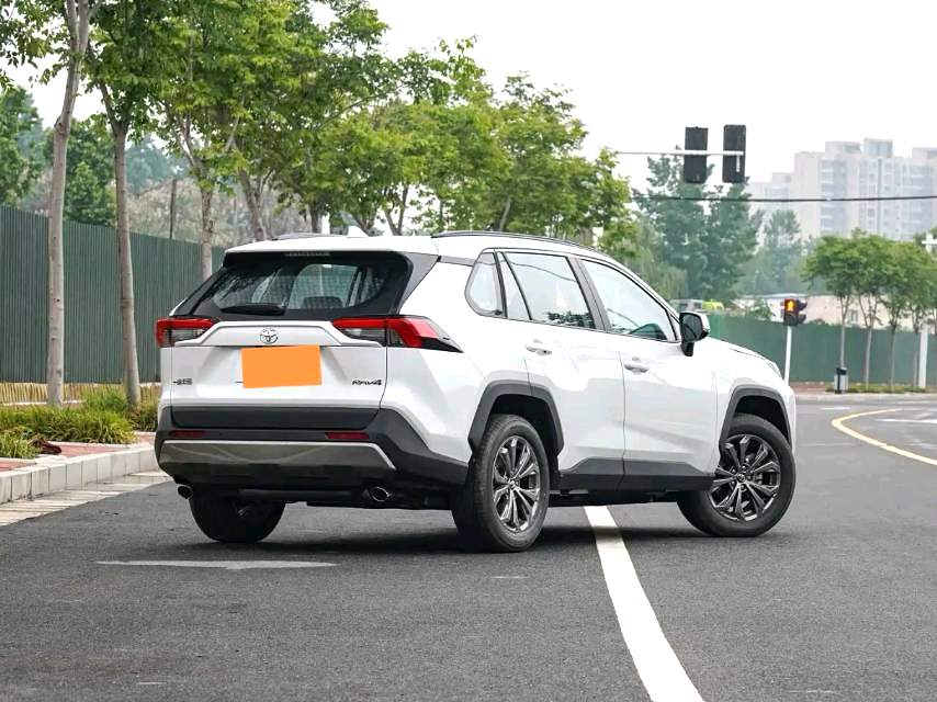 丰田 2023款 RAV4荣放 2.0 无级 两驱风尚Plus版 自动挡（2028）