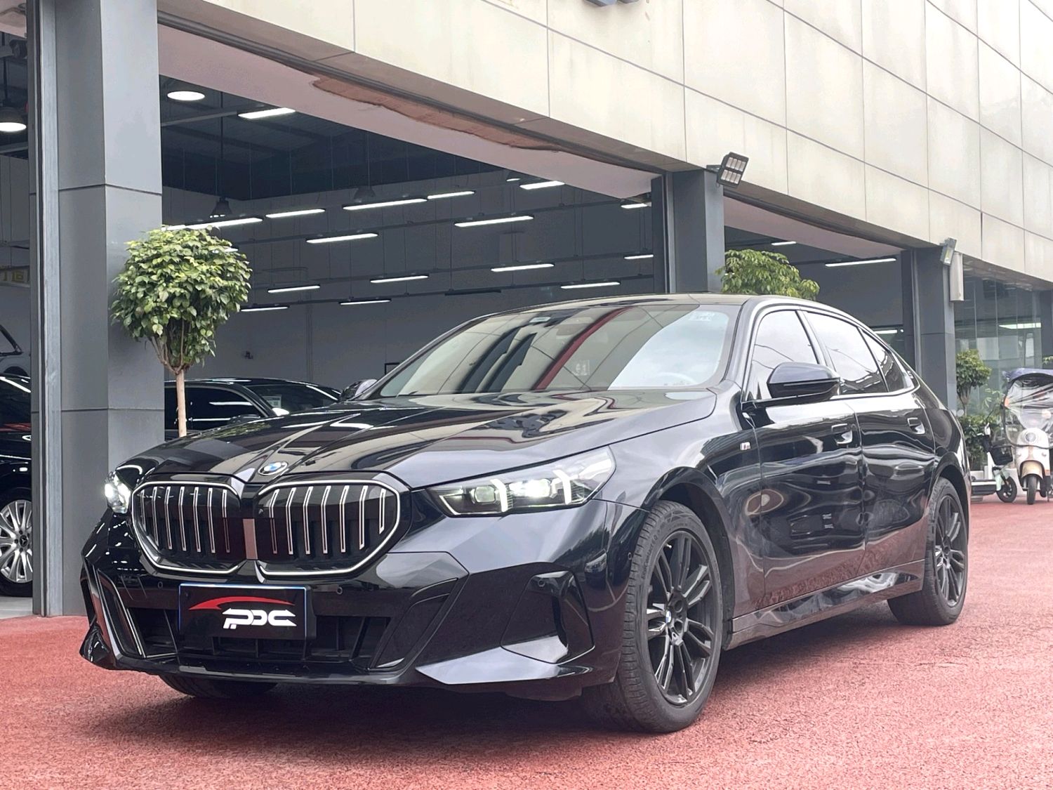 宝马 5系 2024款 530Li 48V 2.0T 领先型 M运动套装 自动挡（4859）