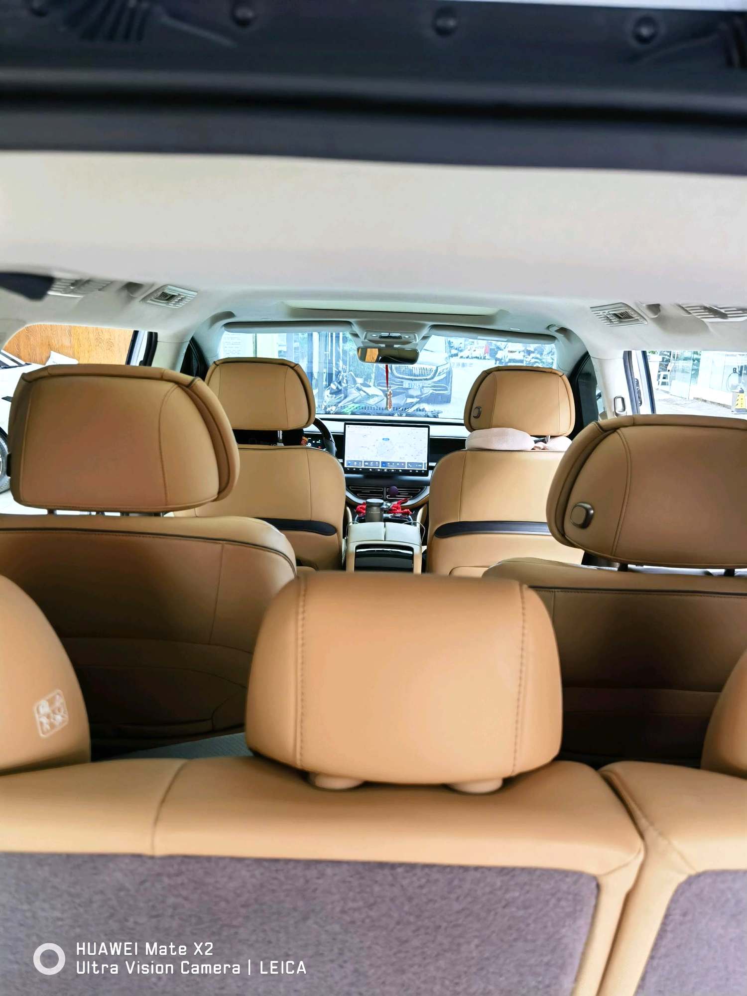 腾势 2022款 腾势D9 EV 600 四驱旗舰型 自动挡