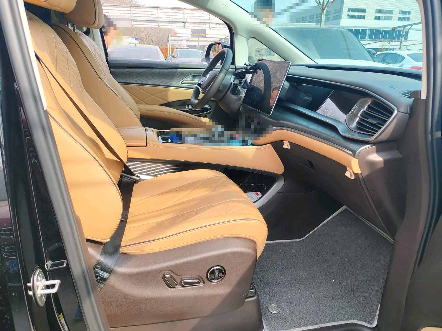 腾势 2024款 腾势D9 EV EV620 尊享型 自动挡