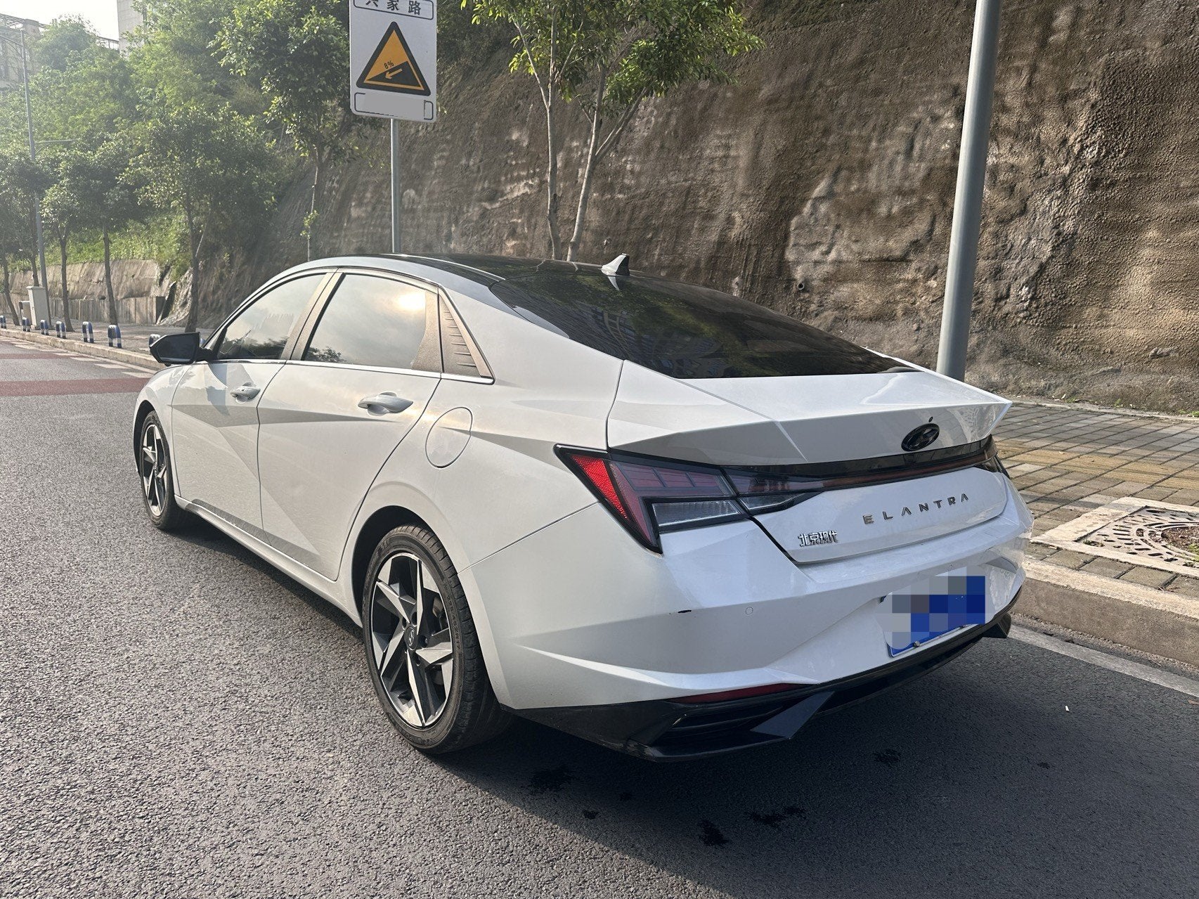 伊兰特 现代 2021款 伊兰特-三厢 1.5 无级 LUX 尊贵版 自动挡
