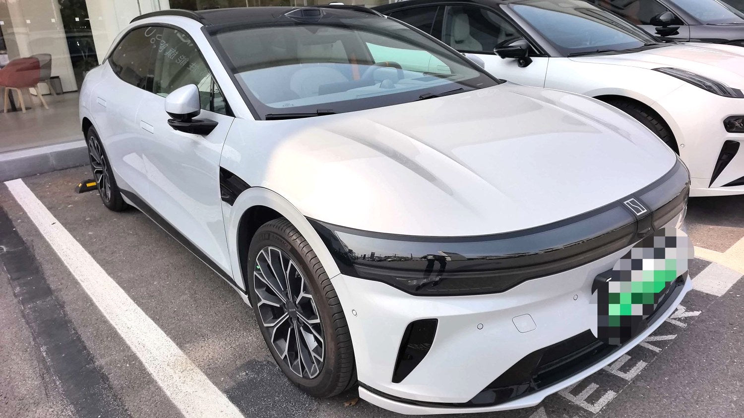 极氪 2025款 极氪007GT 后驱智驾版 75kWh 自动挡（2029）