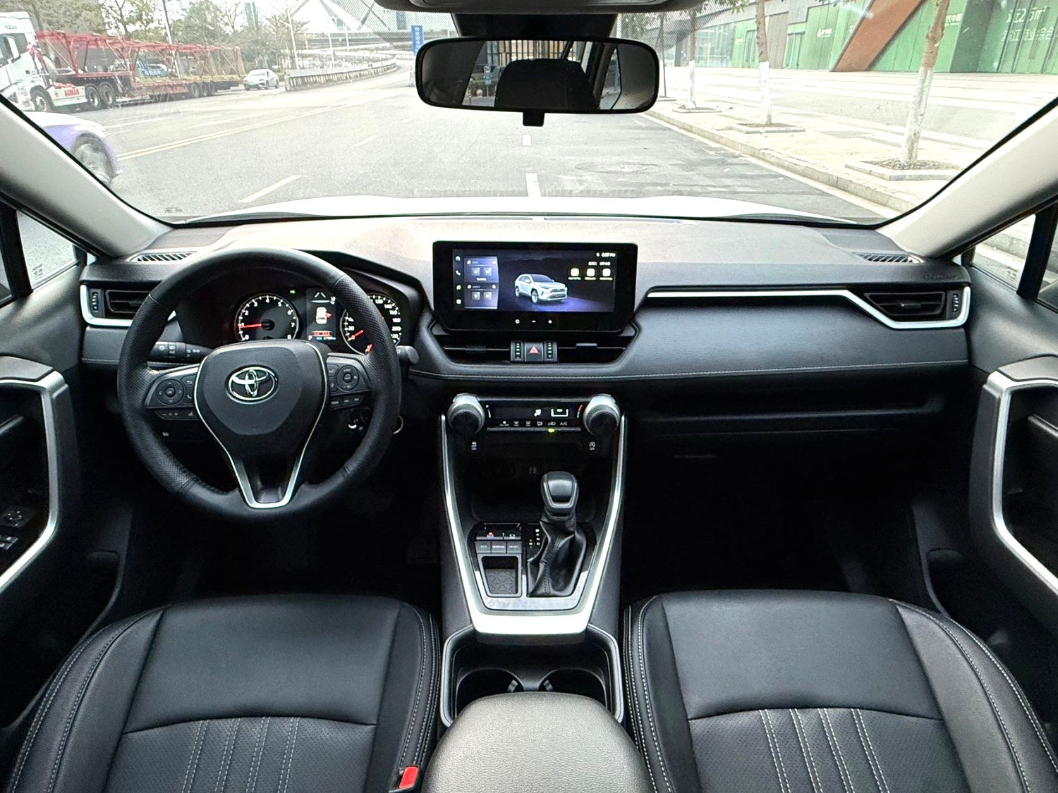 丰田 2024款 RAV4荣放 2.0 无级 两驱都市版 自动挡（1698）
