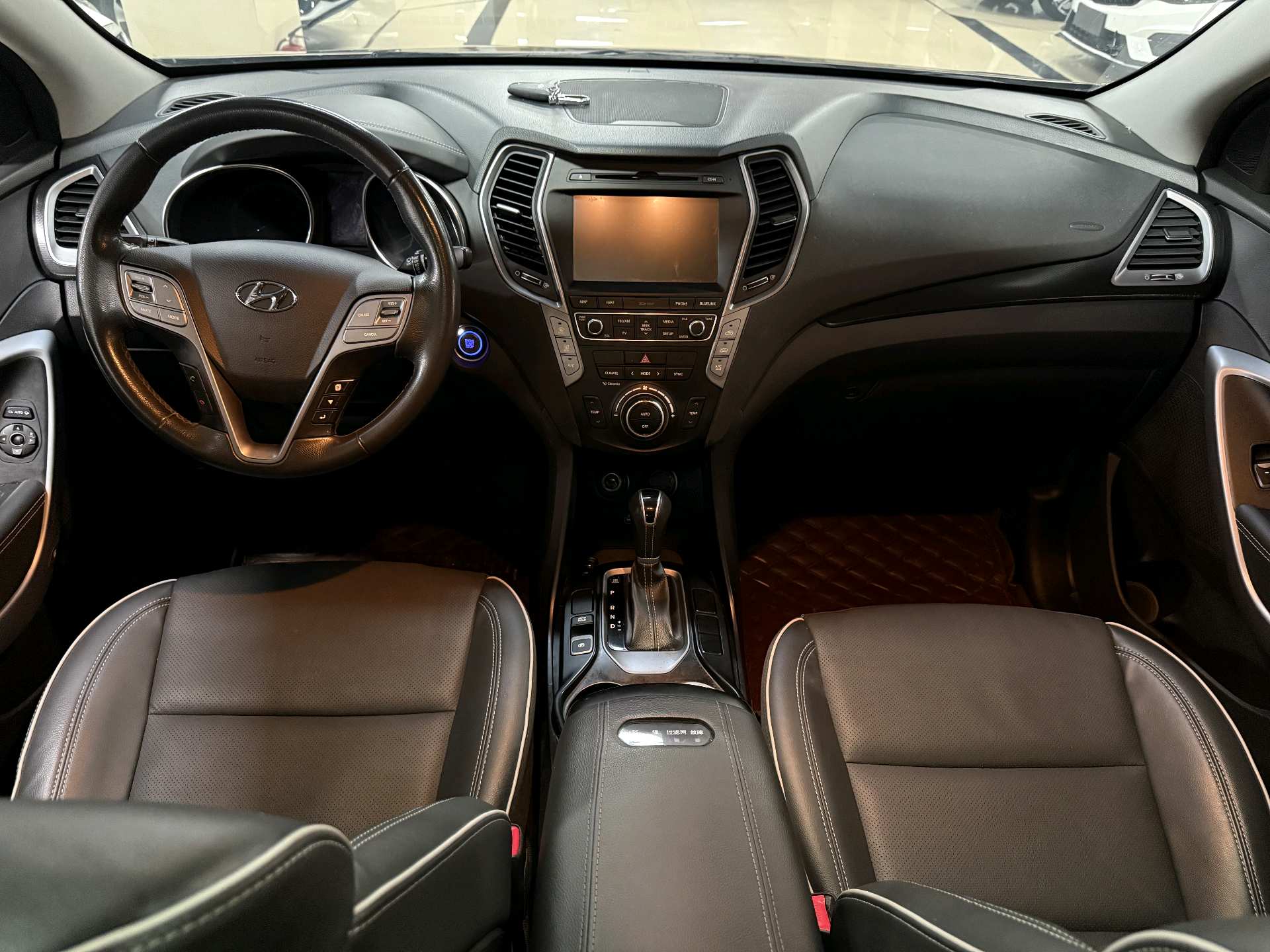 新胜达 现代 2017款 新胜达 2.0T 四驱智能型7座 自动挡