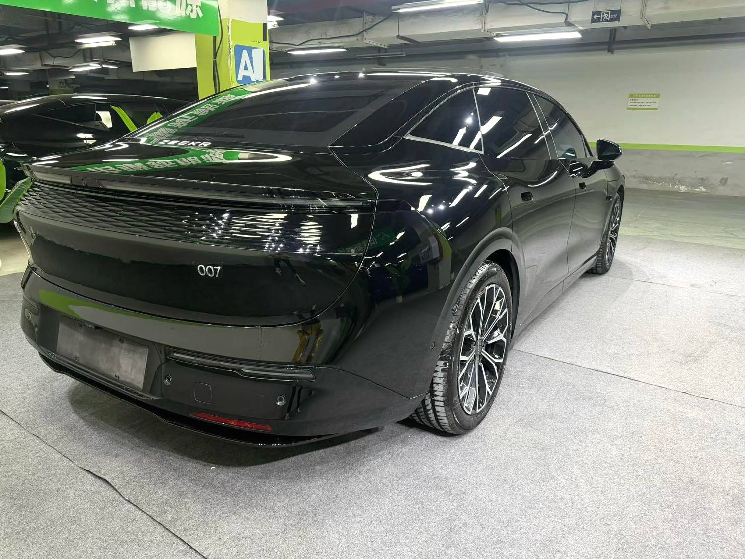 极氪 2025款 极氪007 长续航后驱智驾版 100kWh 自动挡（2299）