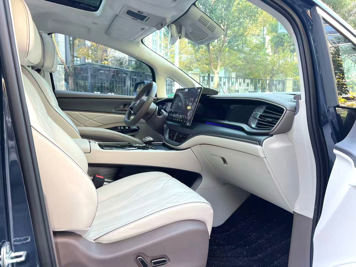 腾势 2022款 腾势D9 EV 600 四驱旗舰型 自动挡