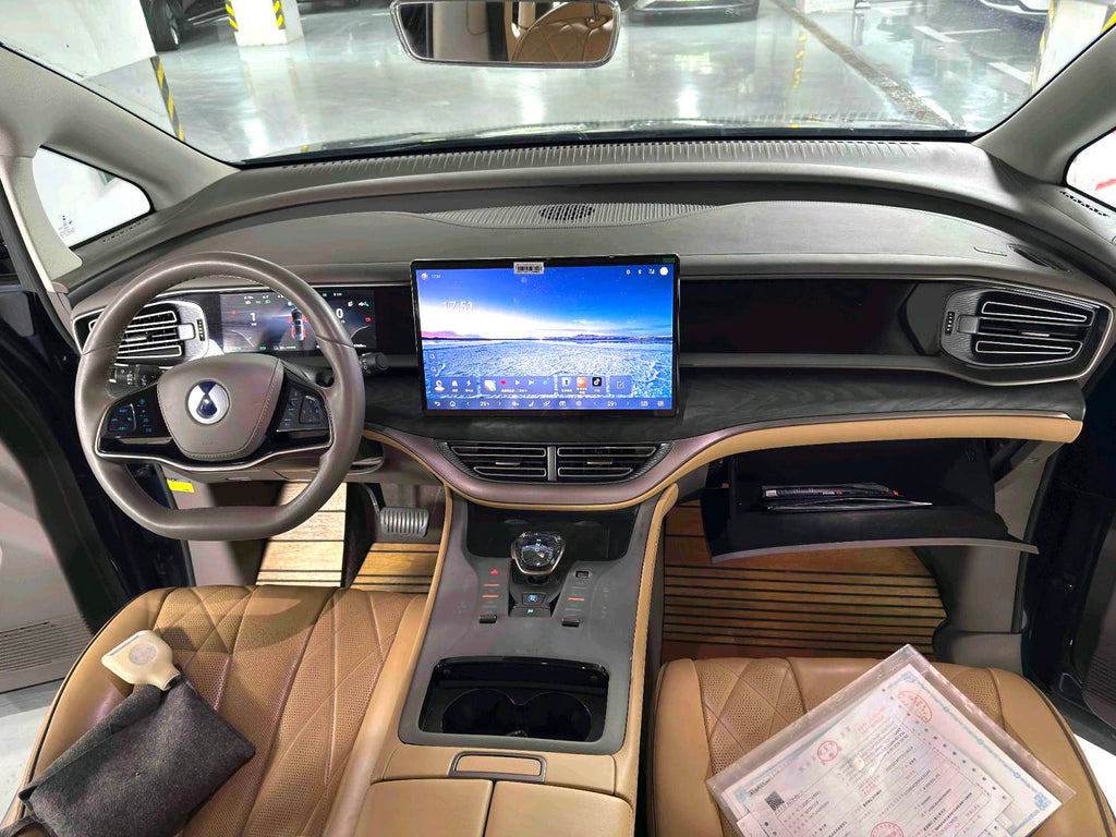腾势 2022款 腾势D9 EV 620 尊贵型 自动挡