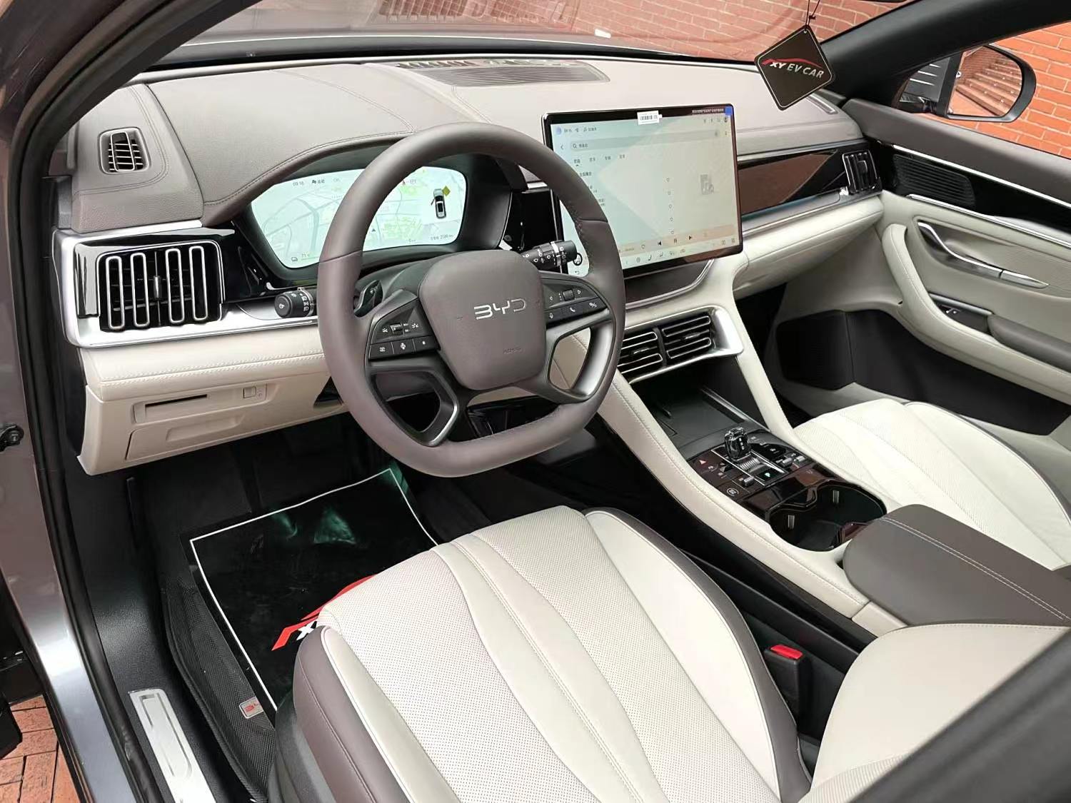 比亚迪 2025款 宋PLUS EV 520km 尊贵型 自动挡（1598）