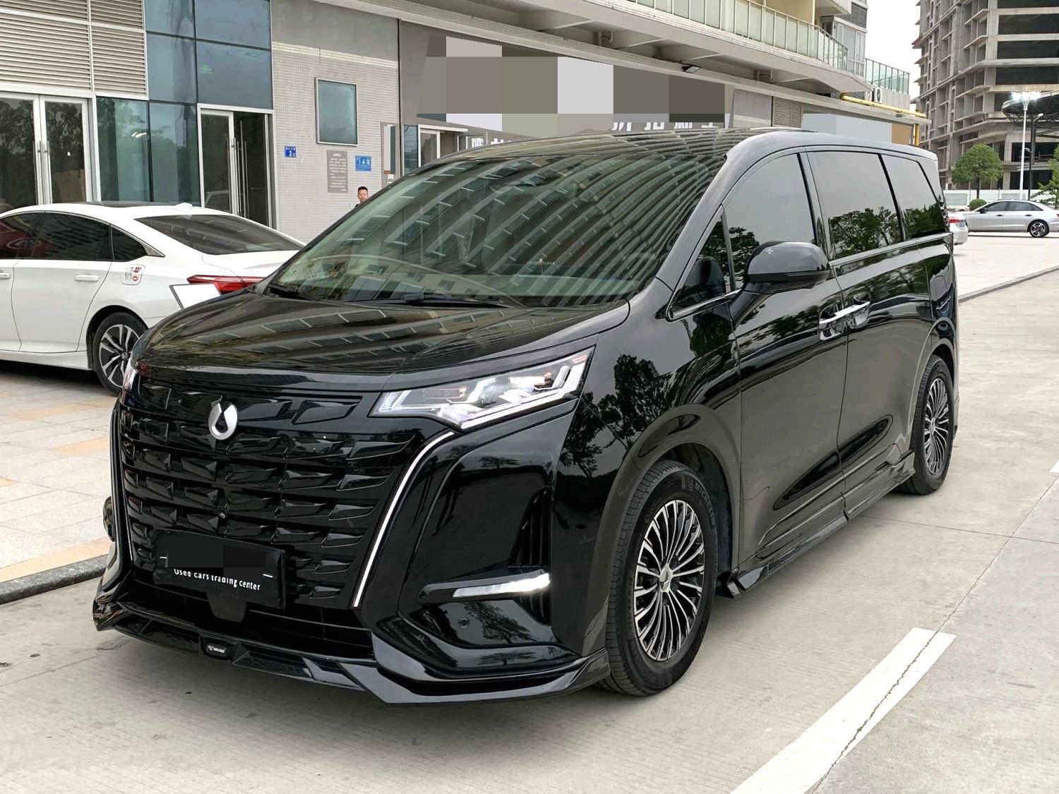 腾势 2022款 腾势D9 EV 600 四驱旗舰型 自动挡