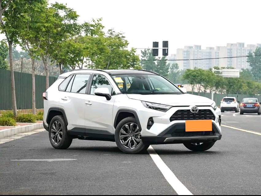 丰田 2023款 RAV4荣放 2.0 无级 两驱风尚Plus版 自动挡（2028）