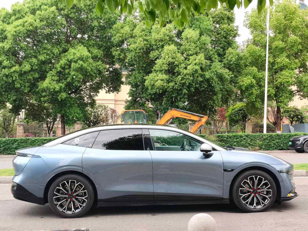 极氪 2024款 极氪007 后驱智驾版 100kWh 自动挡（2599）