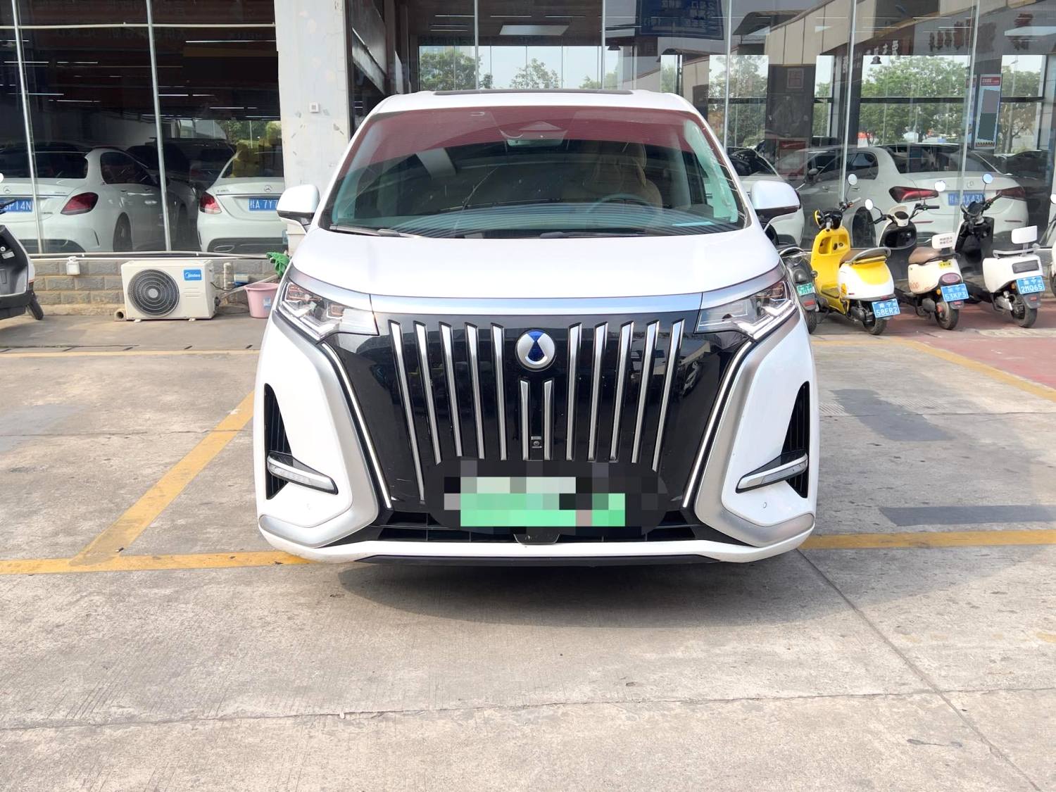 腾势 2022款 腾势D9 EV 600 四驱旗舰型 自动挡