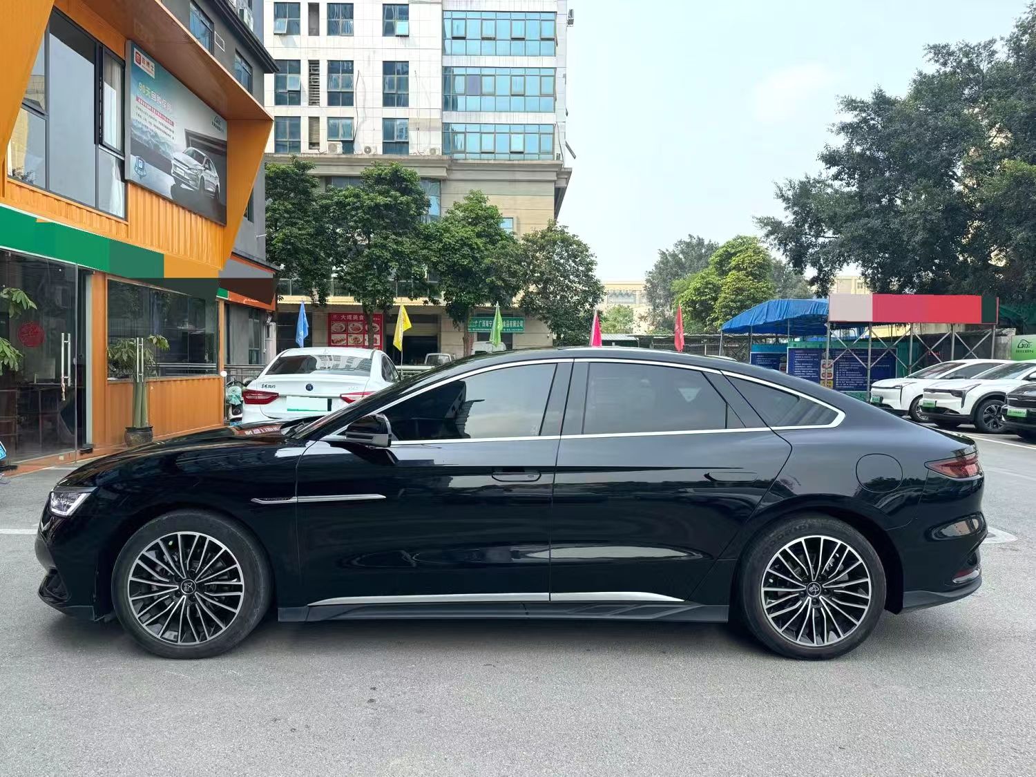 比亚迪 2022款 汉 DM-i 1.5T 无级 121KM 尊贵型 自动挡（2158）