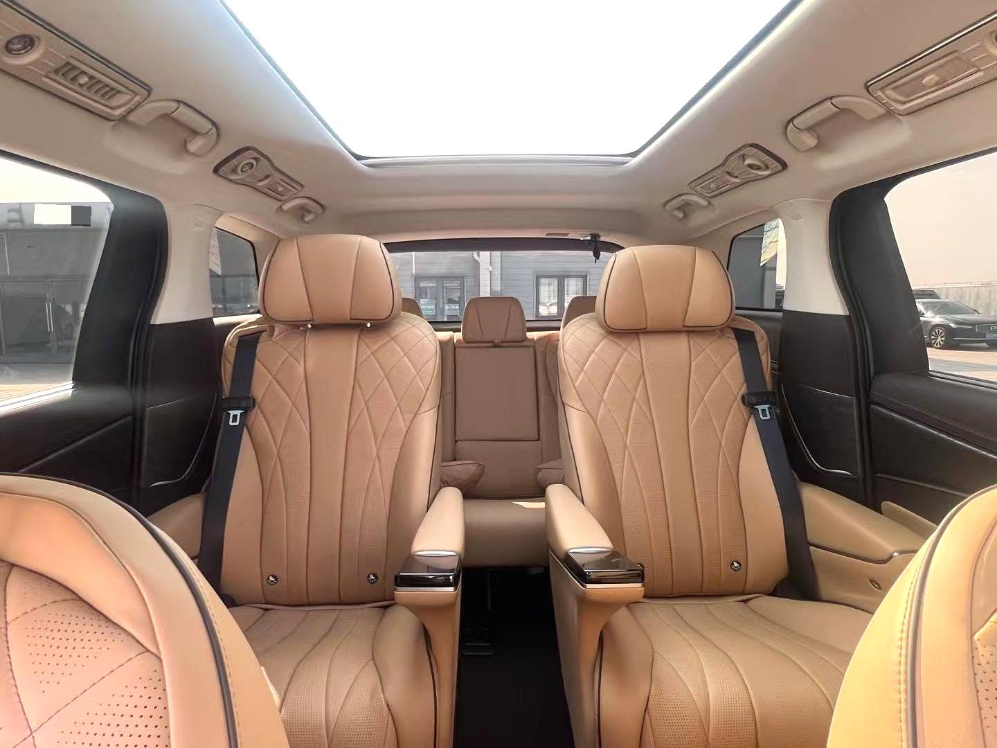 腾势 2024款 腾势D9 EV EV620 尊享型 自动挡