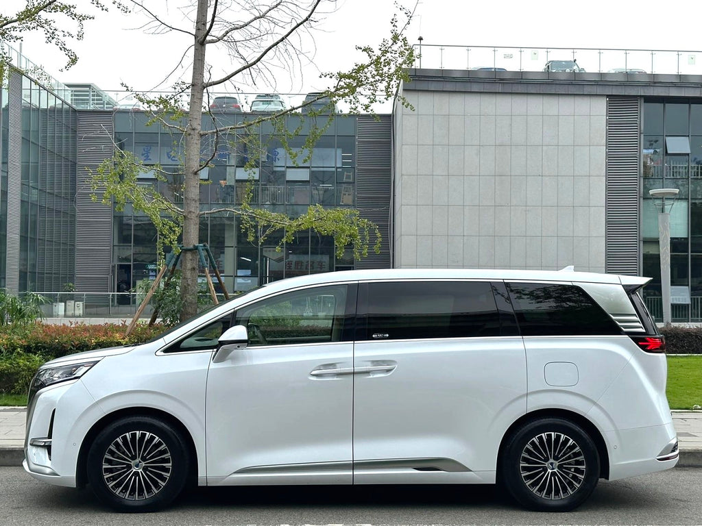 腾势 2022款 腾势D9 EV 600 四驱旗舰型 自动挡