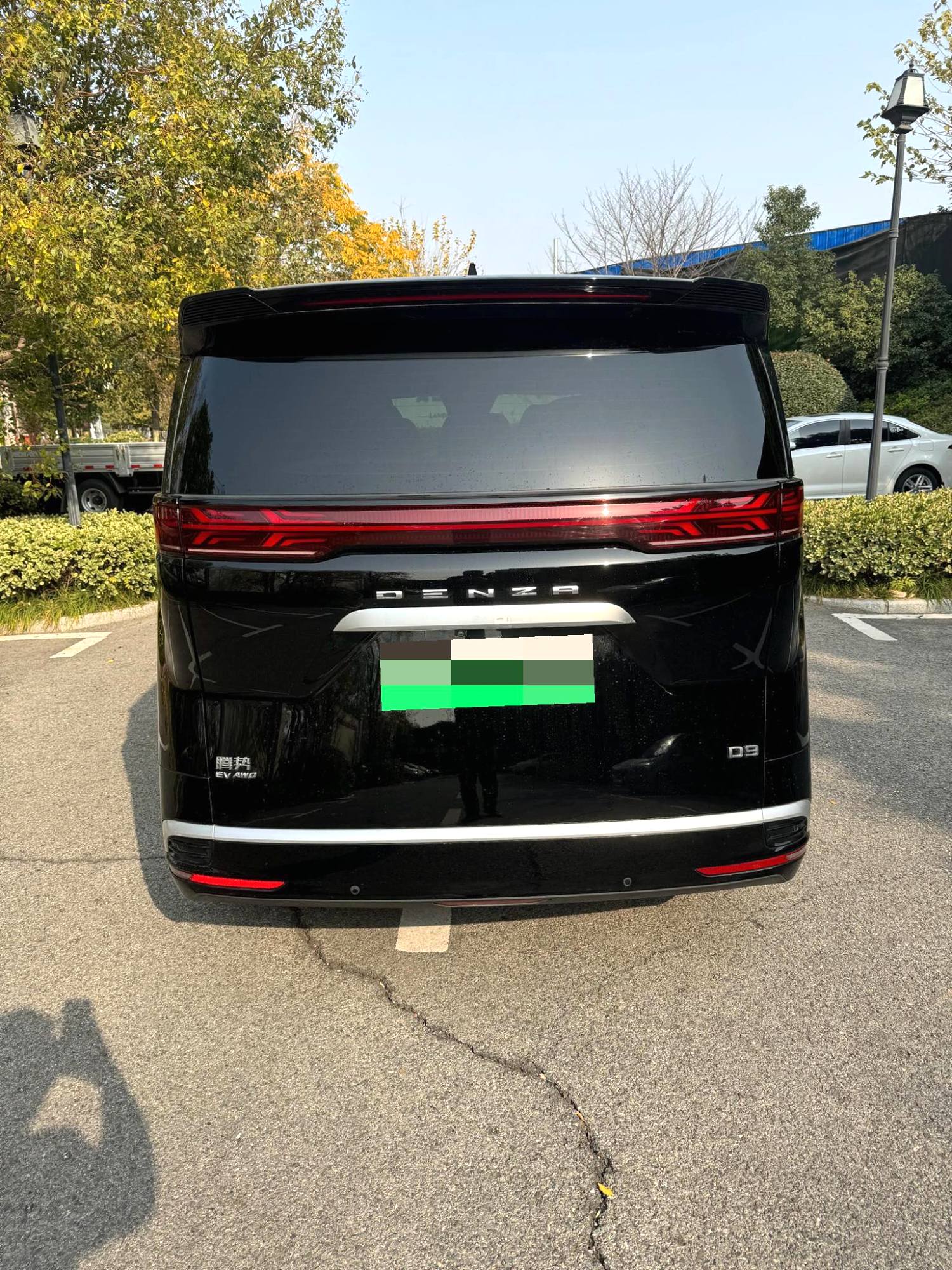腾势 2022款 腾势D9 EV 600 四驱旗舰型 自动挡