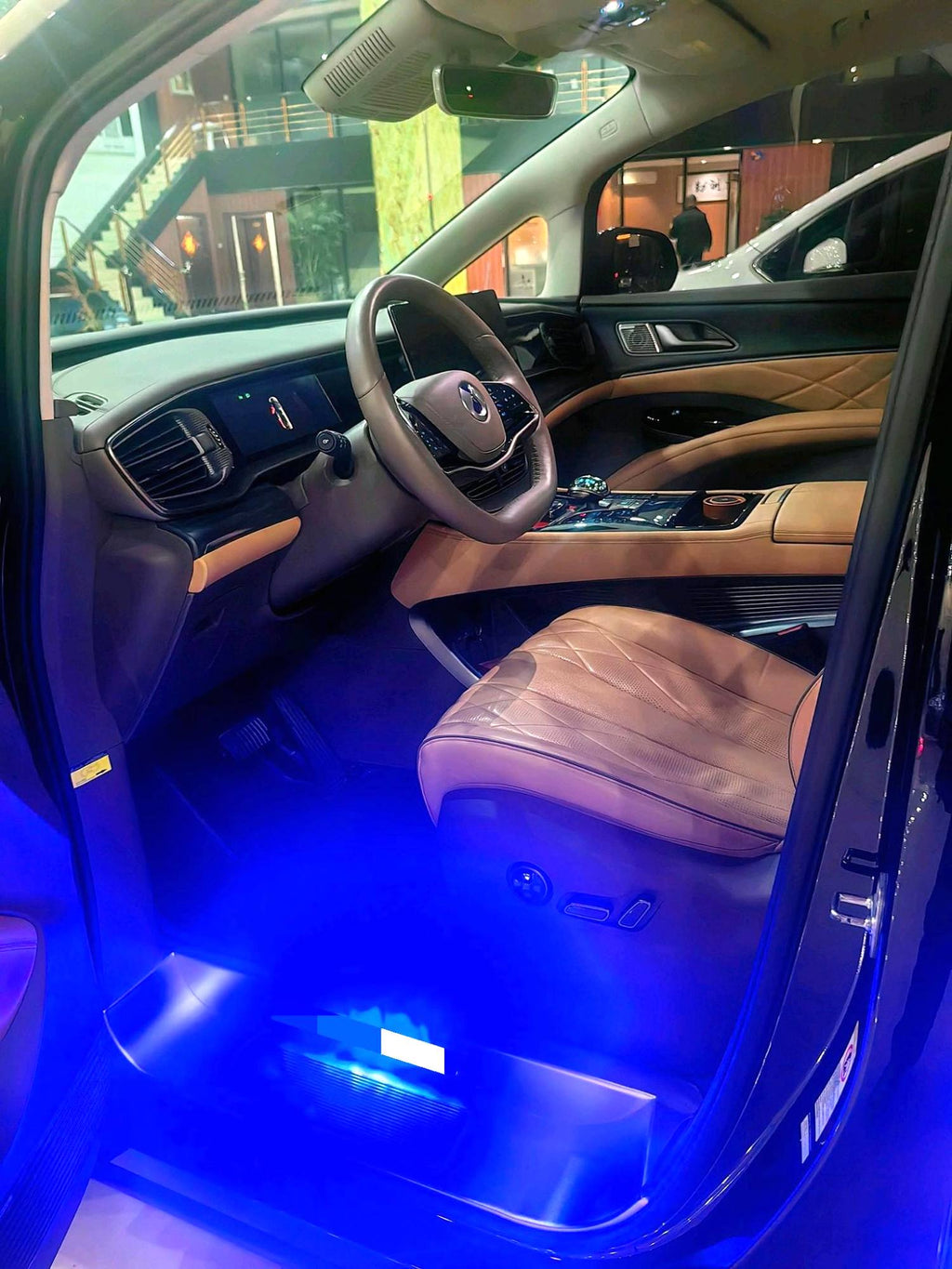 腾势 2022款 腾势D9 EV 600 四驱尊荣型 自动挡