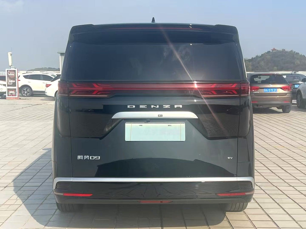 腾势 2024款 腾势D9 EV EV620 尊享型 自动挡