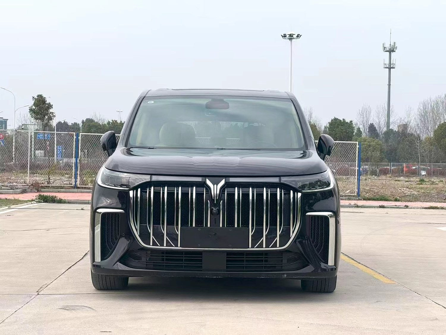 岚图 2024款 梦想家 PHEV 1.5T 超长续航卓越版 自动挡（3399）