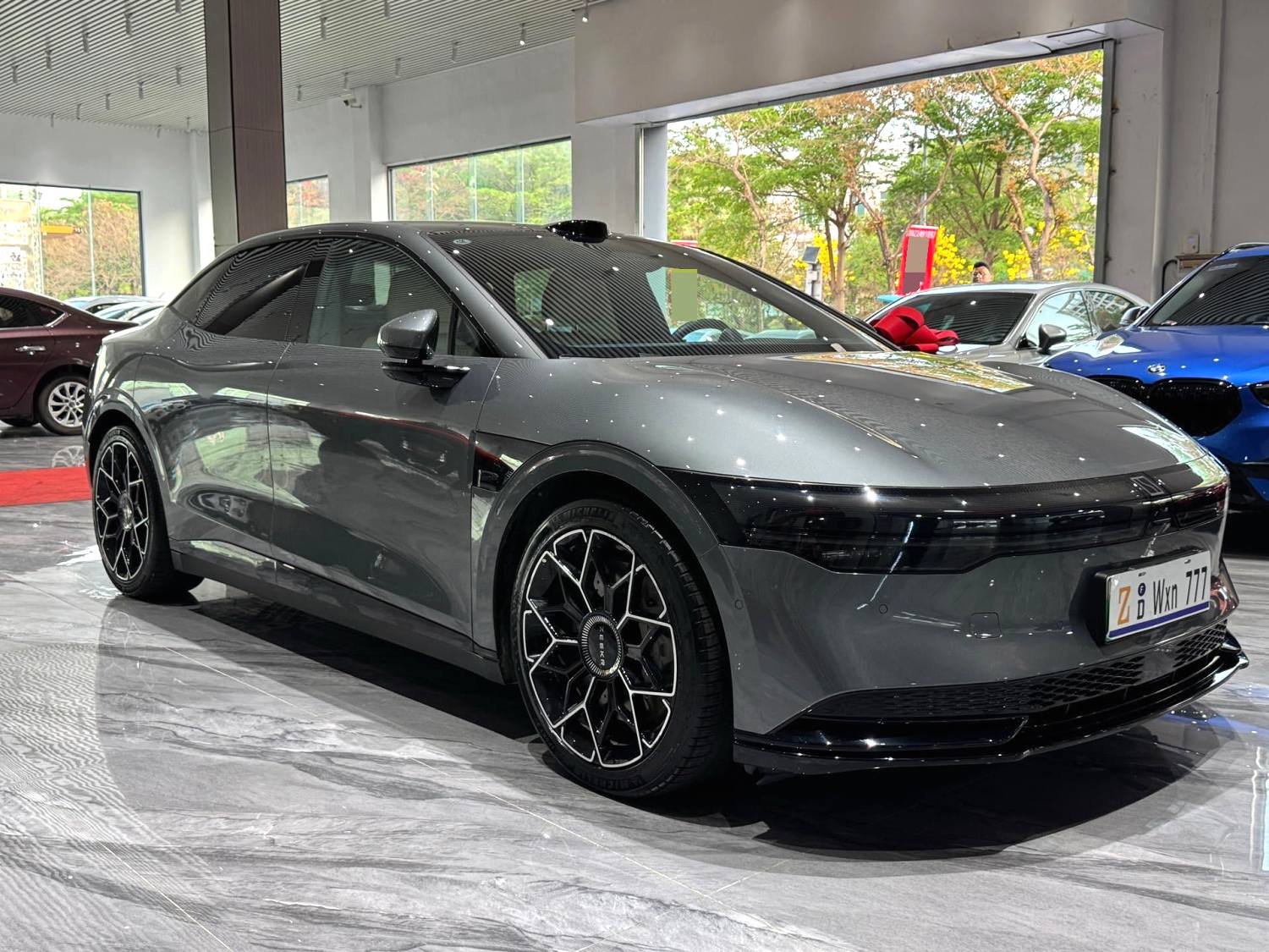 极氪 2024款 极氪007 四驱智驾版 100kWh 自动挡（2899）