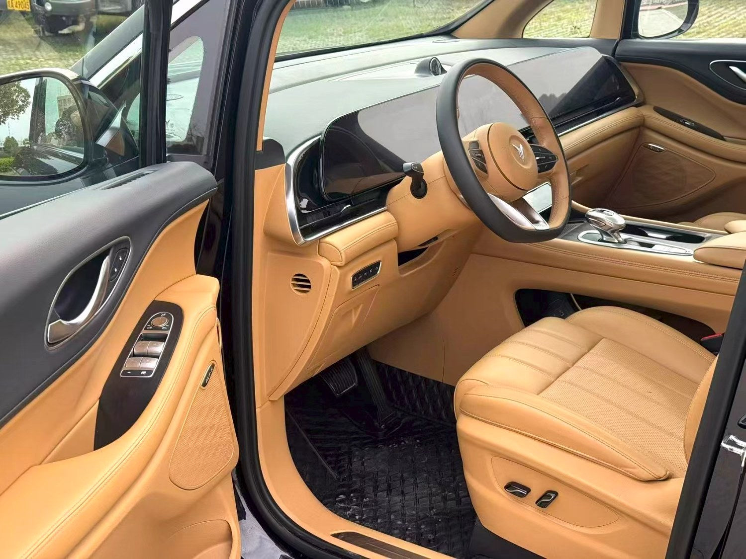 岚图 2024款 梦想家 PHEV 1.5T 超长续航卓越版 自动挡（3399）