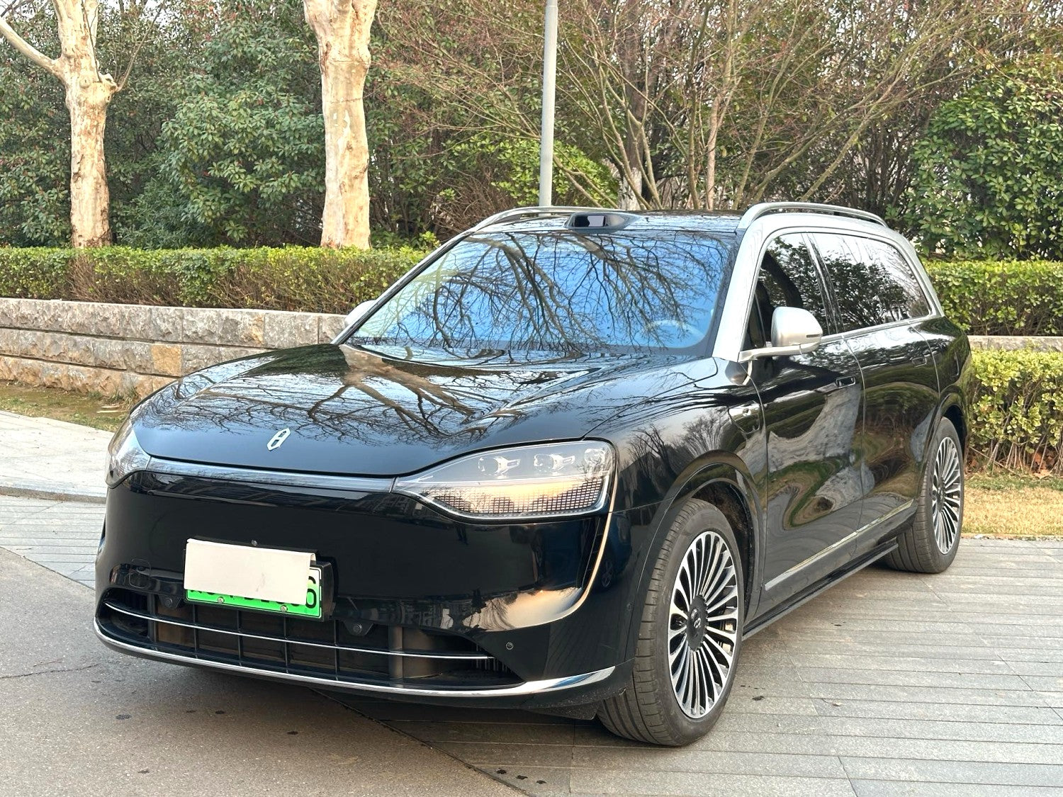 问界 2024款 问界M9 增程Ultra版52kWh 自动挡（5498）