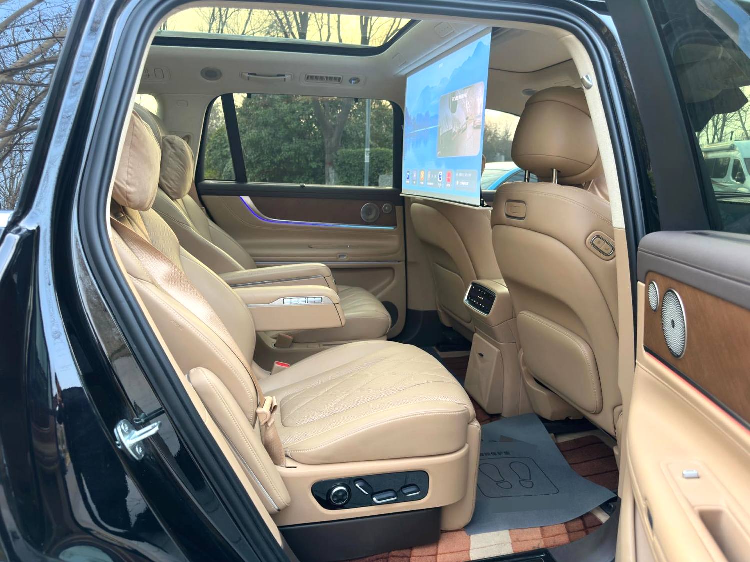 问界 2024款 问界M9 增程Ultra版52kWh 自动挡（5498）