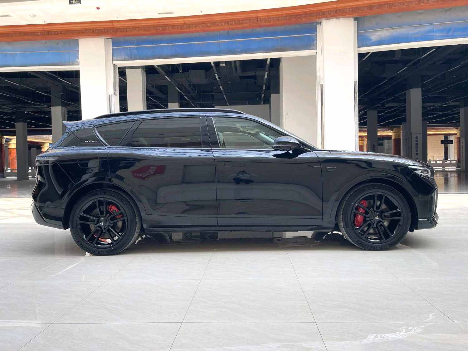 岚图 2025款 FREE 318 318km 后驱环游版 自动挡