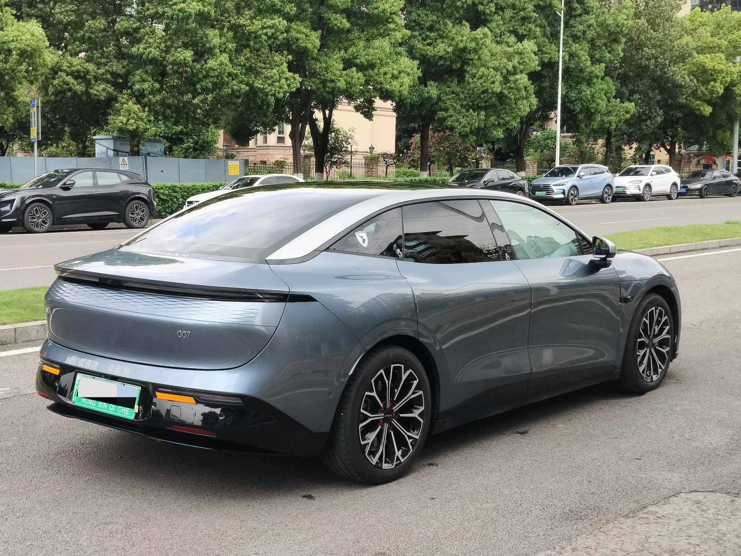 极氪 2024款 极氪007 后驱智驾版 100kWh 自动挡（2599）