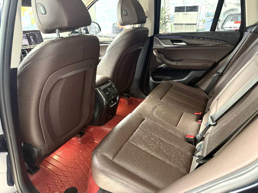 宝马 2022款 X3 xDrive30i 2.0T 领先型 M曜夜套装 自动挡