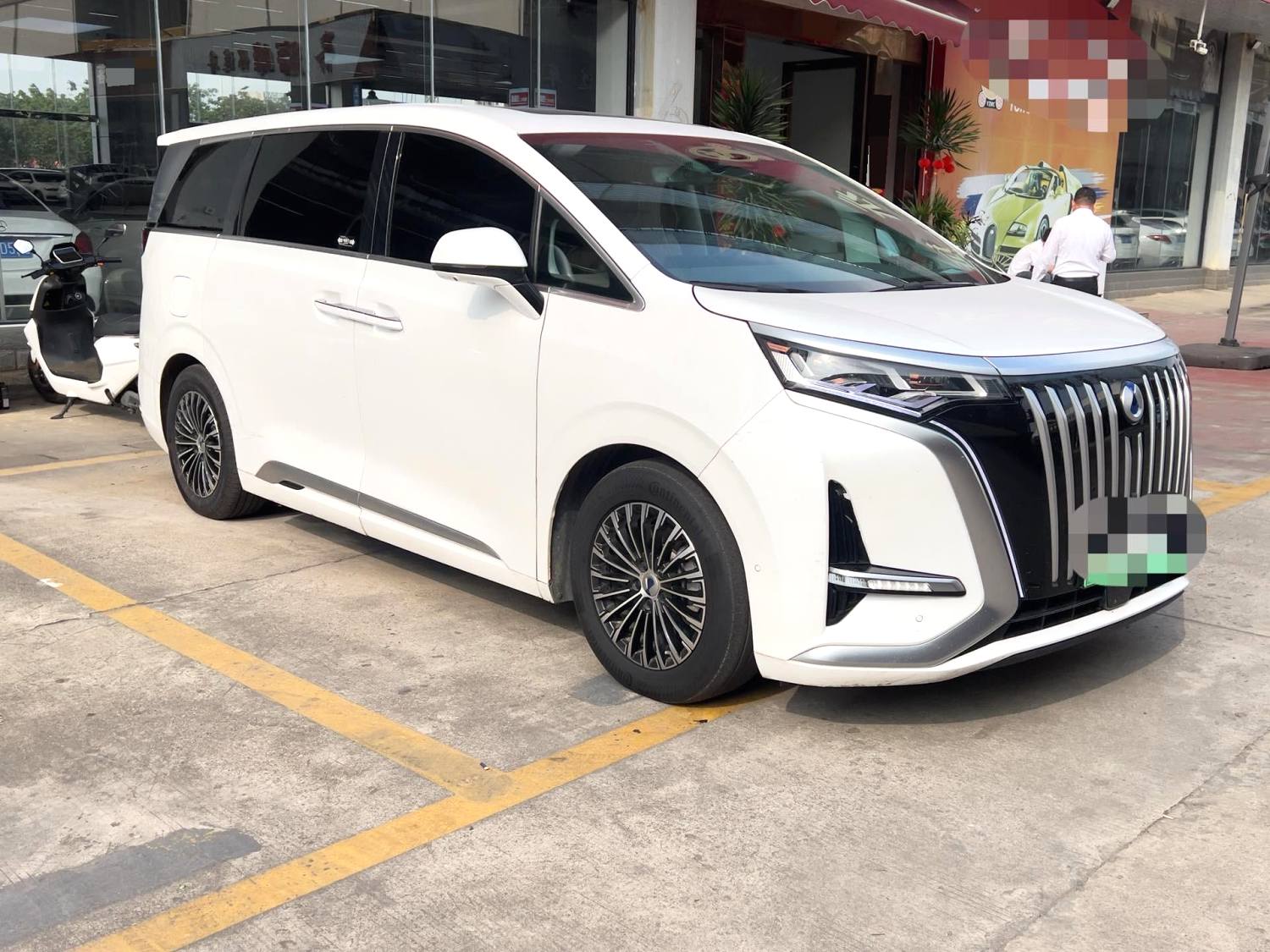 腾势 2022款 腾势D9 EV 600 四驱旗舰型 自动挡