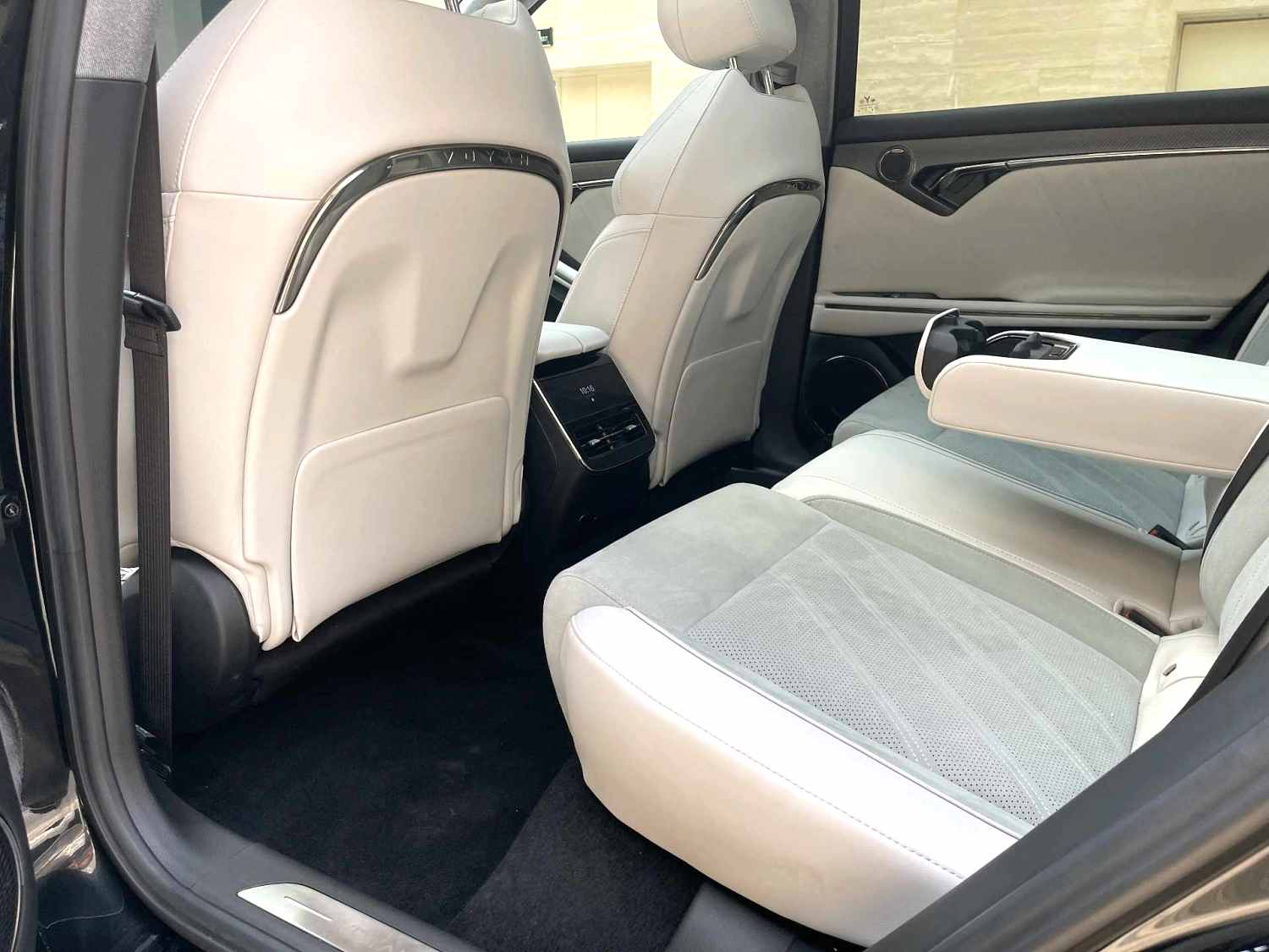 岚图 2025款 FREE 318 318km 后驱环游版 自动挡