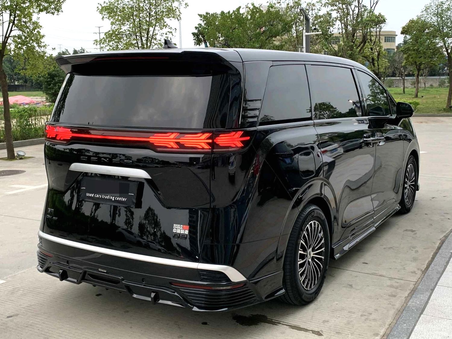 腾势 2022款 腾势D9 EV 600 四驱旗舰型 自动挡