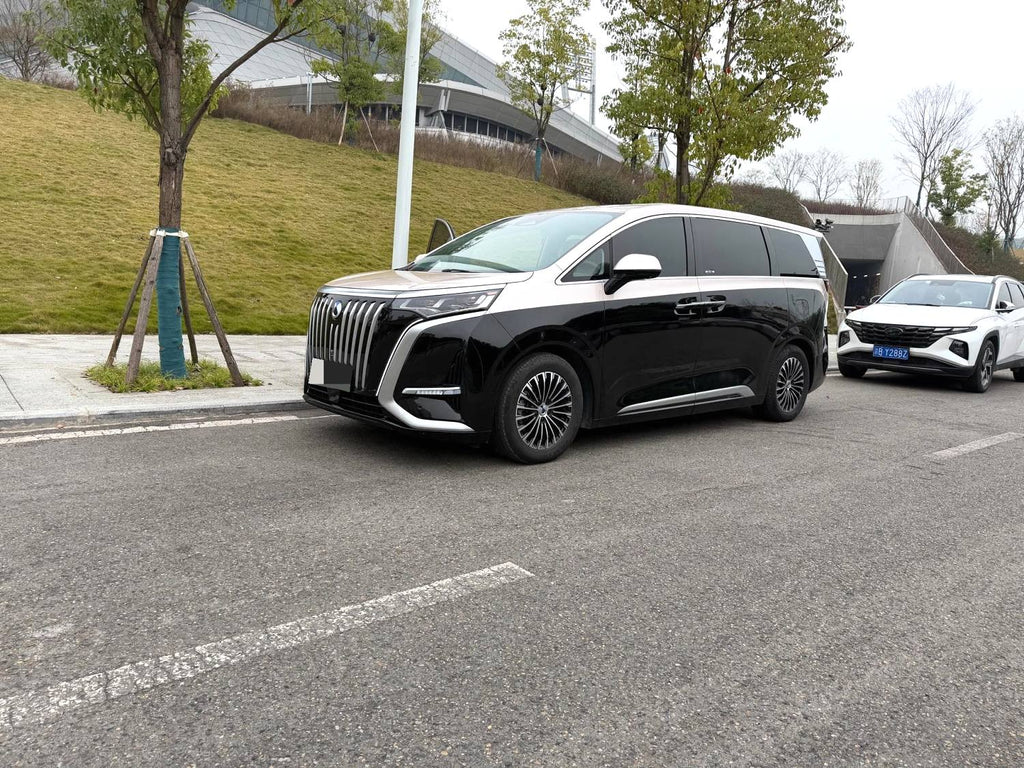 腾势 2022款 腾势D9 EV 600 四驱旗舰型 自动挡