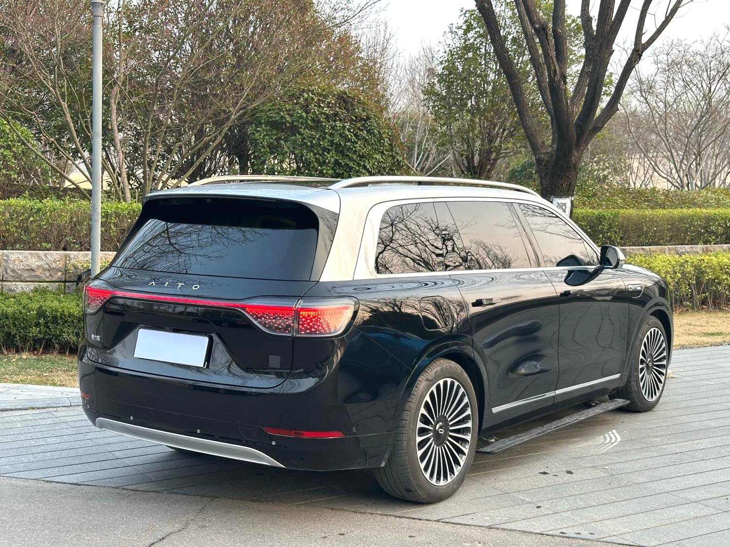 问界 2024款 问界M9 增程Ultra版52kWh 自动挡（5498）