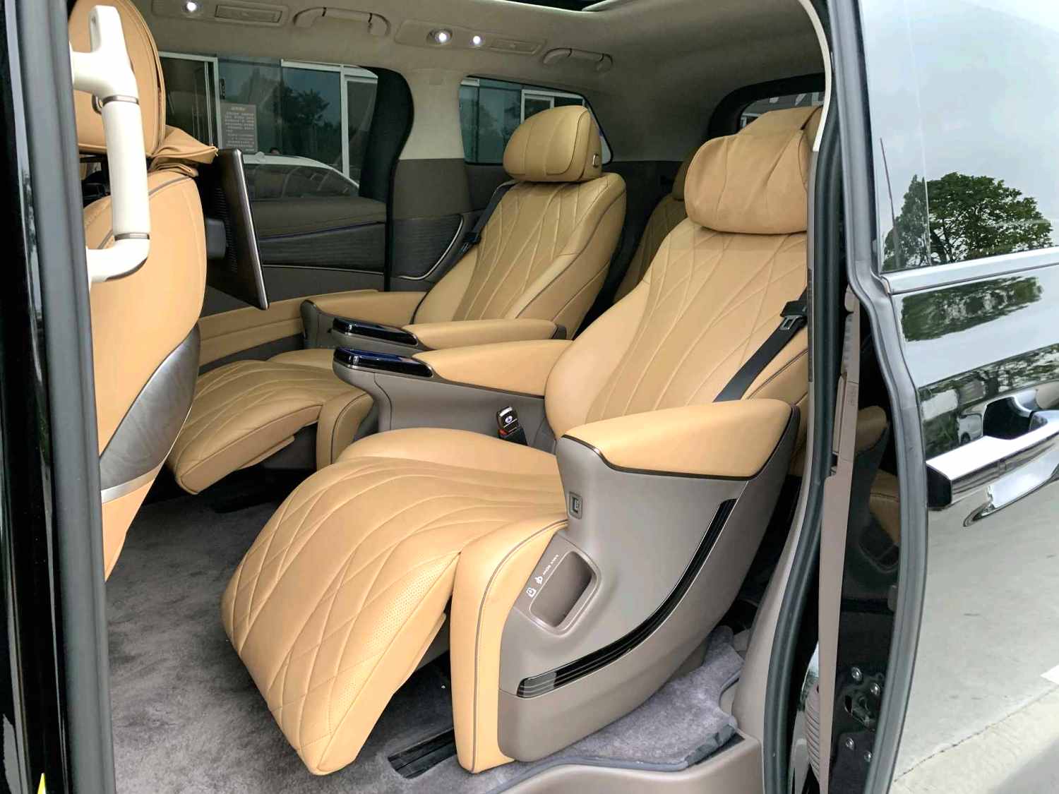 腾势 2022款 腾势D9 EV 600 四驱旗舰型 自动挡
