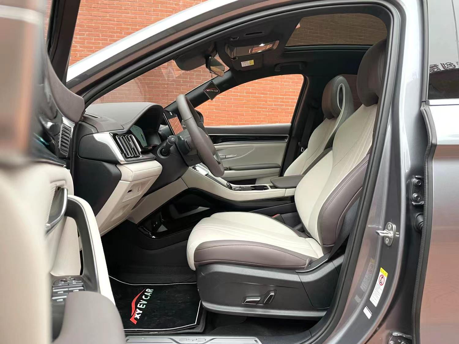 比亚迪 2025款 宋PLUS EV 520km 尊贵型 自动挡（1598）