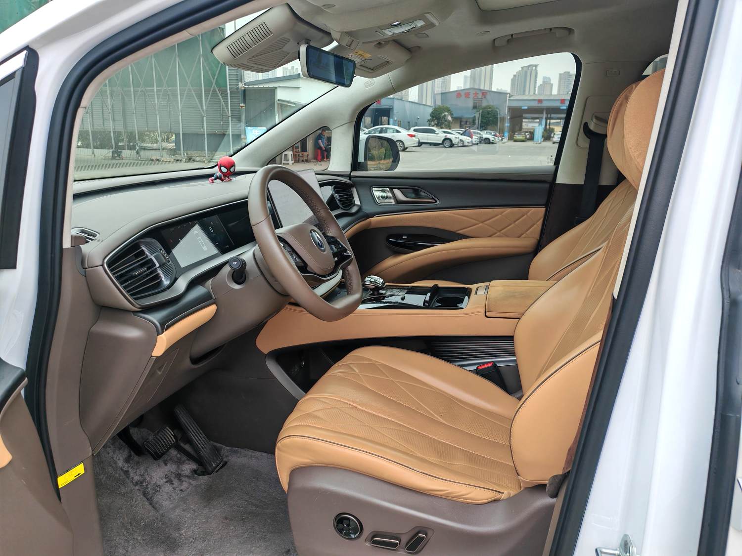 腾势 2022款 腾势D9 EV 600 四驱旗舰型 自动挡